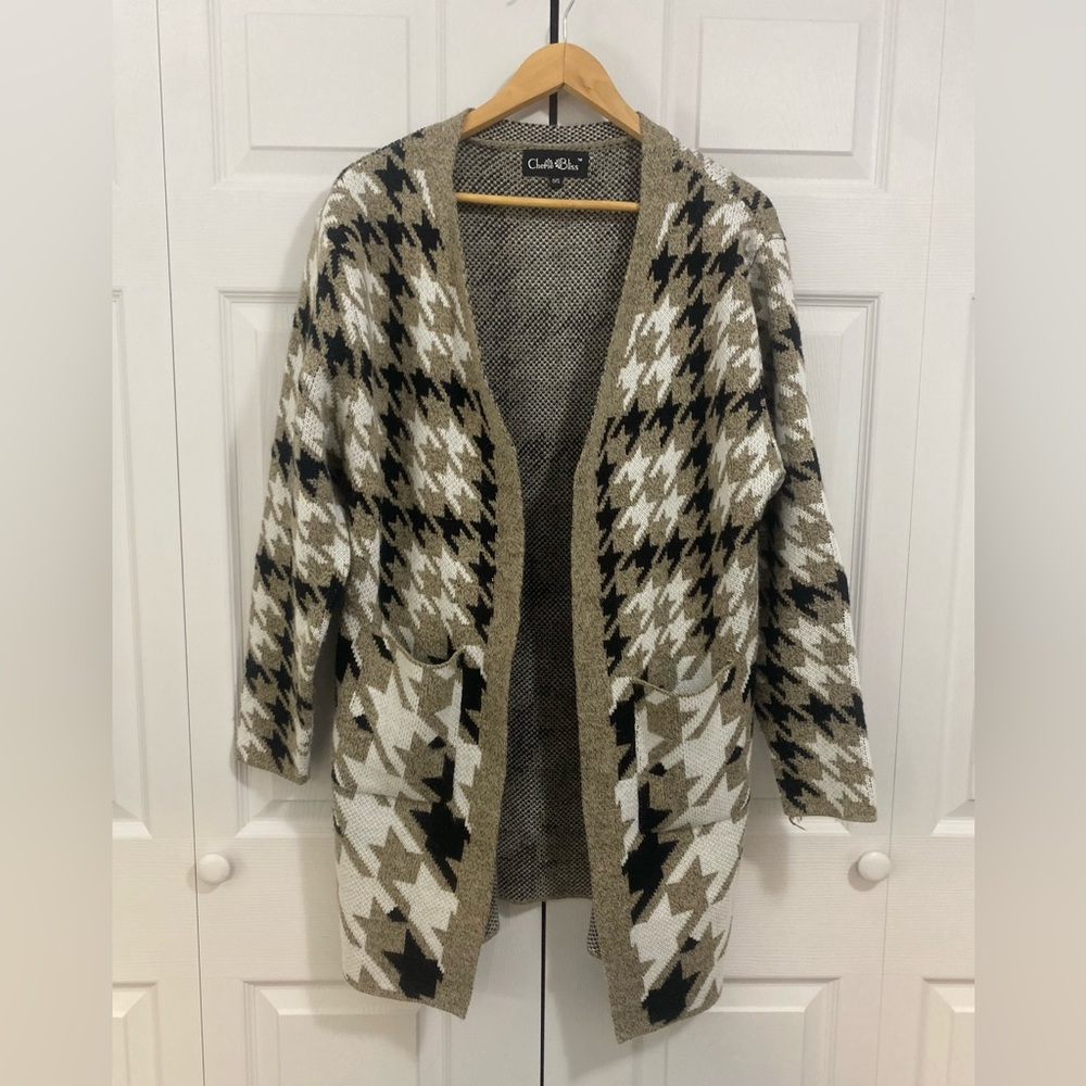 CHARLIE B Black and White Houndstooth Cardigan Sweater